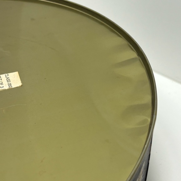 Wonderful vintage 80s Halloween ghost tin with original Eaton’s tag - Picture 7 of 11